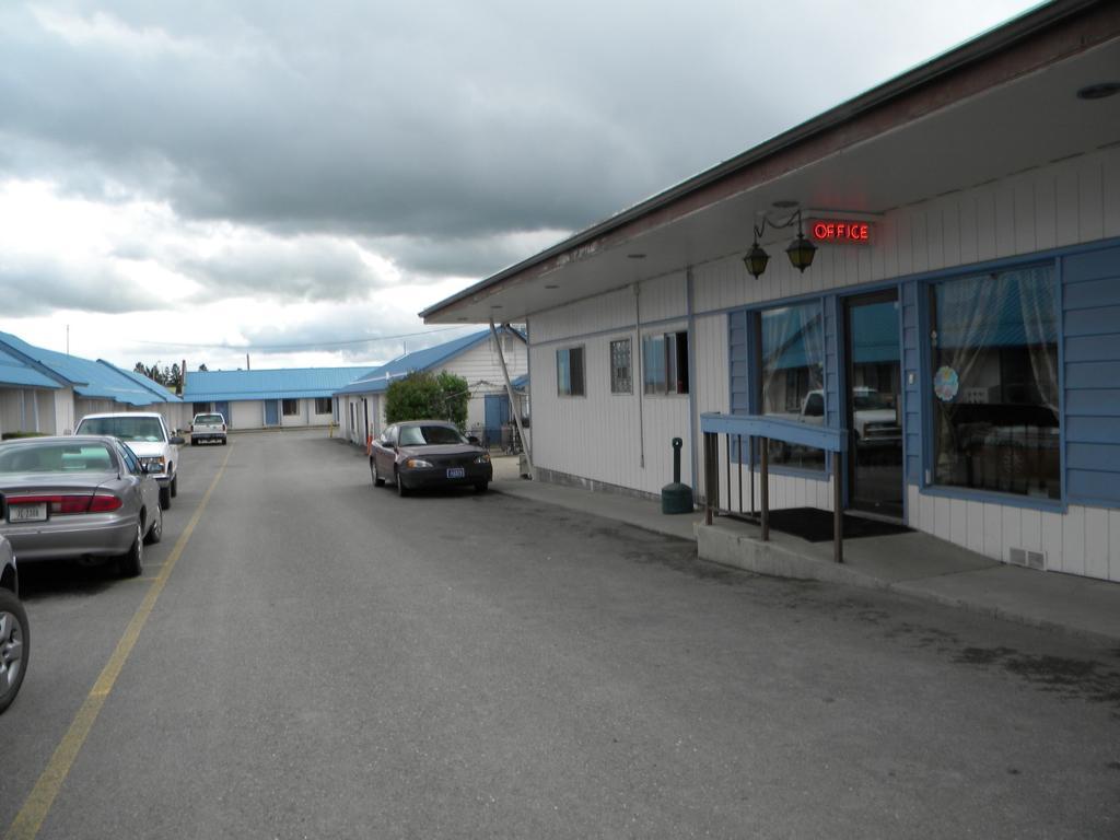 Blue And White Motel Kalispell Zewnętrze zdjęcie